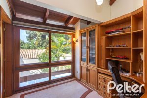 Casa em Condomínio à venda com 216m², 3 dormitórios, 1 suíte, 3 vagas, no bairro Tristeza em Porto Alegre