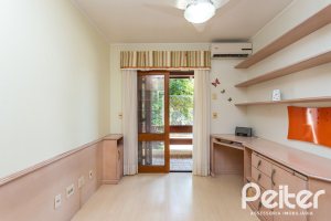 Casa em Condomínio à venda com 216m², 3 dormitórios, 1 suíte, 3 vagas, no bairro Tristeza em Porto Alegre