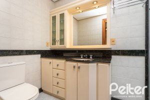 Casa em Condomínio à venda com 216m², 3 dormitórios, 1 suíte, 3 vagas, no bairro Tristeza em Porto Alegre