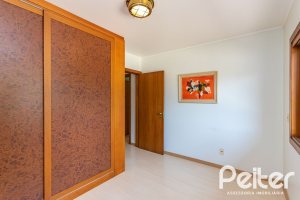 Casa em Condomínio à venda com 216m², 3 dormitórios, 1 suíte, 3 vagas, no bairro Tristeza em Porto Alegre