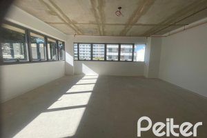 Comercial à venda com 47m², 1 vaga, no bairro Tristeza em Porto Alegre