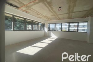 Comercial à venda com 47m², 1 vaga, no bairro Tristeza em Porto Alegre