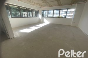 Comercial à venda com 47m², 1 vaga, no bairro Tristeza em Porto Alegre