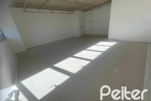 Comercial à venda com 47m², 1 vaga, no bairro Tristeza em Porto Alegre
