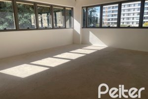 Comercial à venda com 47m², 1 vaga, no bairro Tristeza em Porto Alegre