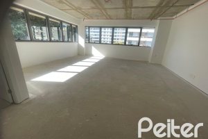Comercial à venda com 47m², 1 vaga, no bairro Tristeza em Porto Alegre