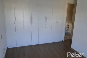 Apartamento à venda com 75m², 3 dormitórios, 1 suíte, 2 vagas, no bairro Tristeza em PORTO ALEGRE