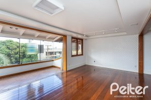 Cobertura à venda com 238m², 3 dormitórios, 1 suíte, 2 vagas, no bairro Cristal em PORTO ALEGRE