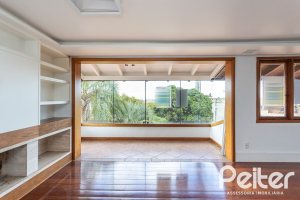 Cobertura à venda com 238m², 3 dormitórios, 1 suíte, 2 vagas, no bairro Cristal em PORTO ALEGRE