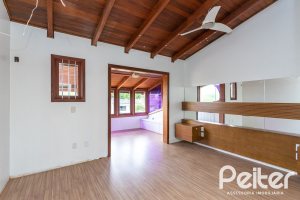 Cobertura à venda com 238m², 3 dormitórios, 1 suíte, 2 vagas, no bairro Cristal em PORTO ALEGRE