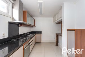Cobertura à venda com 238m², 3 dormitórios, 1 suíte, 2 vagas, no bairro Cristal em PORTO ALEGRE