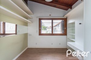 Cobertura à venda com 238m², 3 dormitórios, 1 suíte, 2 vagas, no bairro Cristal em PORTO ALEGRE