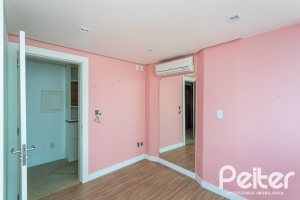 Cobertura à venda com 238m², 3 dormitórios, 1 suíte, 2 vagas, no bairro Cristal em PORTO ALEGRE