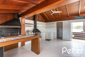 Cobertura à venda com 238m², 3 dormitórios, 1 suíte, 2 vagas, no bairro Cristal em PORTO ALEGRE