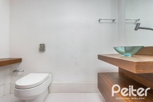 Cobertura à venda com 238m², 3 dormitórios, 1 suíte, 2 vagas, no bairro Cristal em PORTO ALEGRE