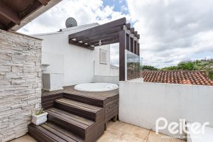 Cobertura à venda com 238m², 3 dormitórios, 1 suíte, 2 vagas, no bairro Cristal em PORTO ALEGRE