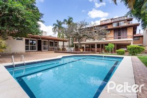 Cobertura à venda com 238m², 3 dormitórios, 1 suíte, 2 vagas, no bairro Cristal em PORTO ALEGRE