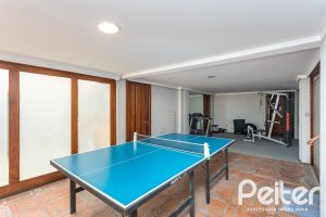 Cobertura à venda com 238m², 3 dormitórios, 1 suíte, 2 vagas, no bairro Cristal em PORTO ALEGRE