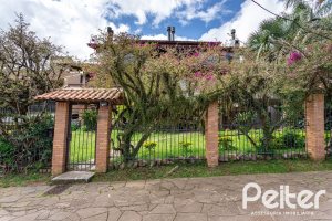 Cobertura à venda com 238m², 3 dormitórios, 1 suíte, 2 vagas, no bairro Cristal em PORTO ALEGRE