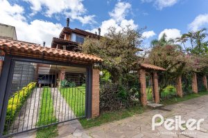 Cobertura à venda com 238m², 3 dormitórios, 1 suíte, 2 vagas, no bairro Cristal em PORTO ALEGRE