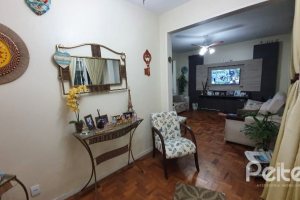 Casa à venda com 210m², 3 dormitórios, 1 suíte, 2 vagas, no bairro Guarujá em Porto Alegre