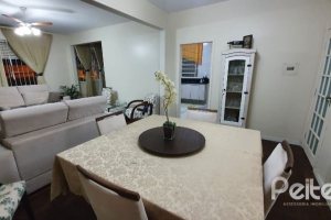 Casa à venda com 210m², 3 dormitórios, 1 suíte, 2 vagas, no bairro Guarujá em Porto Alegre