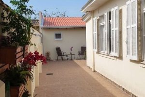 Casa à venda com 210m², 3 dormitórios, 1 suíte, 2 vagas, no bairro Guarujá em Porto Alegre