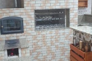 Casa à venda com 210m², 3 dormitórios, 1 suíte, 2 vagas, no bairro Guarujá em Porto Alegre