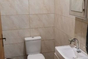 Casa à venda com 210m², 3 dormitórios, 1 suíte, 2 vagas, no bairro Guarujá em Porto Alegre