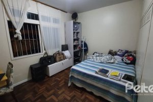 Casa à venda com 210m², 3 dormitórios, 1 suíte, 2 vagas, no bairro Guarujá em Porto Alegre