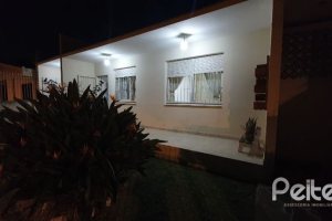 Casa à venda com 210m², 3 dormitórios, 1 suíte, 2 vagas, no bairro Guarujá em Porto Alegre