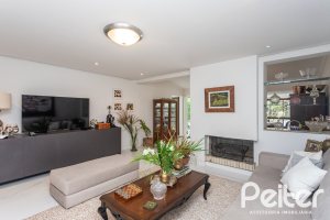 Casa à venda com 410m², 3 dormitórios, 3 suítes, 3 vagas, no bairro Ipanema em Porto Alegre