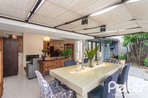 Casa à venda com 410m², 3 dormitórios, 3 suítes, 3 vagas, no bairro Ipanema em Porto Alegre