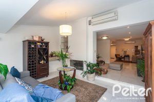 Casa à venda com 410m², 3 dormitórios, 3 suítes, 3 vagas, no bairro Ipanema em Porto Alegre