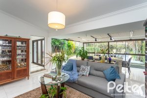 Casa à venda com 410m², 3 dormitórios, 3 suítes, 3 vagas, no bairro Ipanema em Porto Alegre