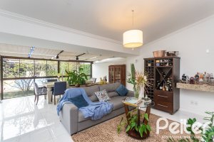 Casa à venda com 410m², 3 dormitórios, 3 suítes, 3 vagas, no bairro Ipanema em Porto Alegre