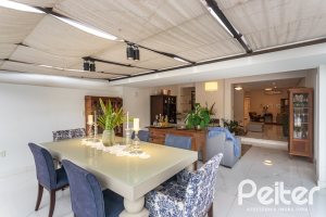 Casa à venda com 410m², 3 dormitórios, 3 suítes, 3 vagas, no bairro Ipanema em Porto Alegre