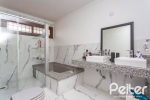 Casa à venda com 410m², 3 dormitórios, 3 suítes, 3 vagas, no bairro Ipanema em Porto Alegre