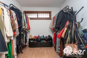 Casa à venda com 410m², 3 dormitórios, 3 suítes, 3 vagas, no bairro Ipanema em Porto Alegre