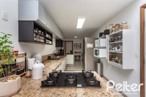Casa à venda com 410m², 3 dormitórios, 3 suítes, 3 vagas, no bairro Ipanema em Porto Alegre