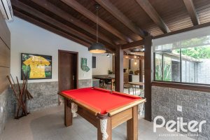 Casa à venda com 410m², 3 dormitórios, 3 suítes, 3 vagas, no bairro Ipanema em Porto Alegre