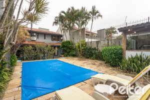 Casa à venda com 410m², 3 dormitórios, 3 suítes, 3 vagas, no bairro Ipanema em Porto Alegre