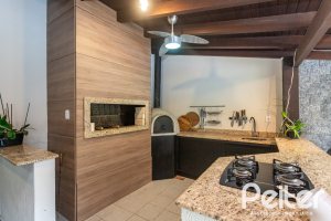 Casa à venda com 410m², 3 dormitórios, 3 suítes, 3 vagas, no bairro Ipanema em Porto Alegre