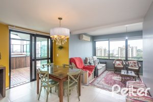 Cobertura à venda com 145m², 3 dormitórios, 1 suíte, 2 vagas, no bairro Tristeza em PORTO ALEGRE