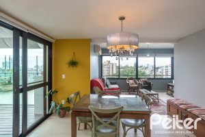 Cobertura à venda com 145m², 3 dormitórios, 1 suíte, 2 vagas, no bairro Tristeza em PORTO ALEGRE