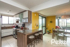 Cobertura à venda com 145m², 3 dormitórios, 1 suíte, 2 vagas, no bairro Tristeza em PORTO ALEGRE