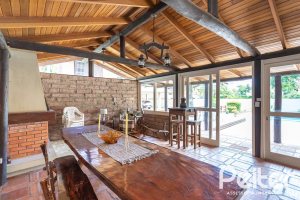 Cobertura à venda com 238m², 3 dormitórios, 1 suíte, 2 vagas, no bairro Cristal em PORTO ALEGRE