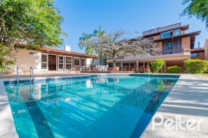 Cobertura à venda com 238m², 3 dormitórios, 1 suíte, 2 vagas, no bairro Cristal em PORTO ALEGRE