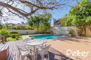 Cobertura à venda com 238m², 3 dormitórios, 1 suíte, 2 vagas, no bairro Cristal em PORTO ALEGRE