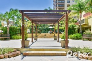 Apartamento à venda com 100m², 3 dormitórios, 1 suíte, 2 vagas, no bairro Tristeza em PORTO ALEGRE